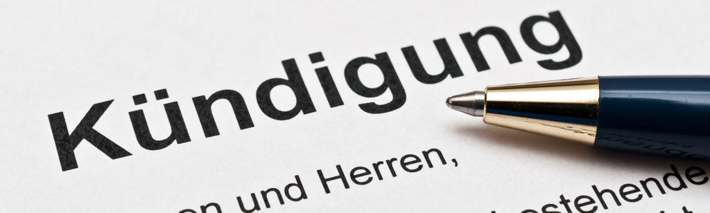 Kündigungsschreiben als Symbol für ordentliche und fristlose Kündigung 